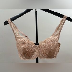869. Triumph Lace Underwire Bra - Pink. Size 34C